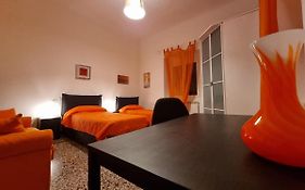 Wow Home 2 - 175 Mq - Posteggio Privato - Davanti Porto Traghetti - Fino A 10 Posti Letto - Balcone